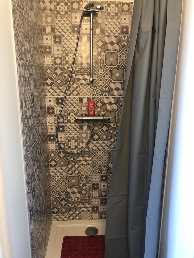 Grande Chambre 14 M2 Avec Salle De Bain Privative A Nanterre Prefecture Proche La Defense Arena Campus Sncf Et Paris Kültér fotó